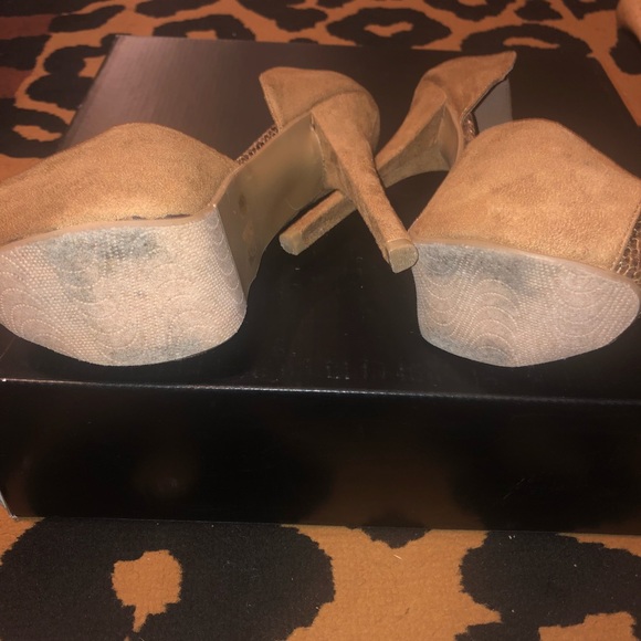 Chinese Laundry platforms. Tan suede w/snake trim - Picture 2 of 2